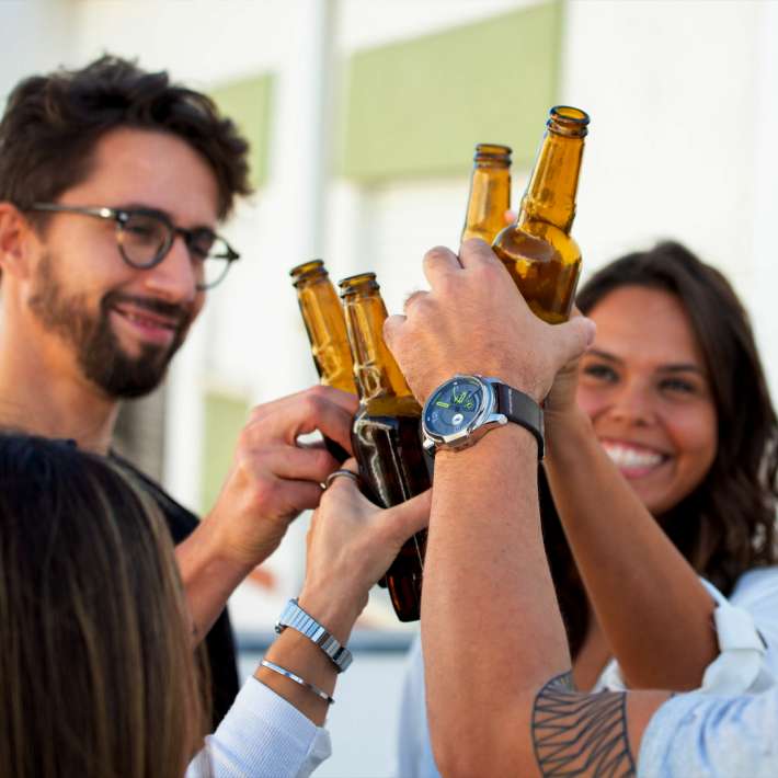 Sonderanfertigung für Firmenfeier: personalisierte Bierflaschen mit individuellem Etikett für Events und Mitarbeiter