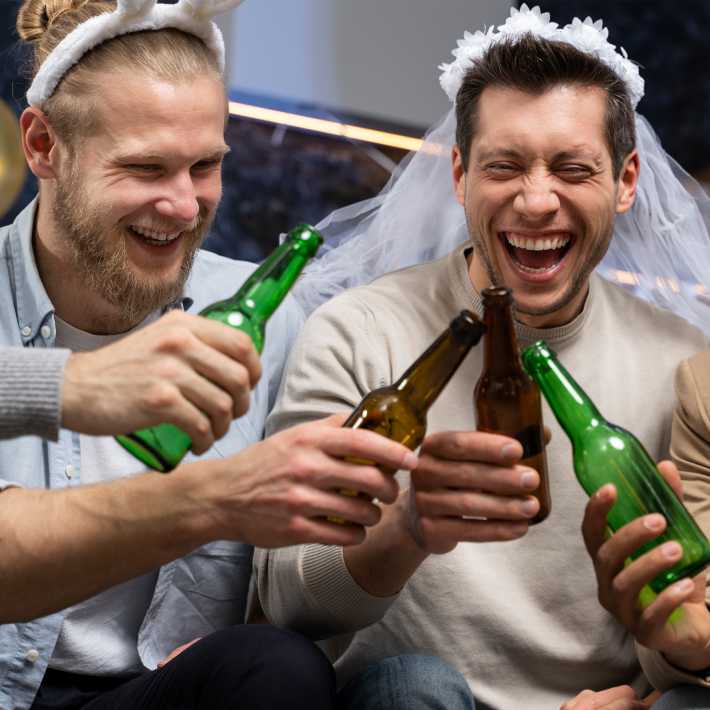 Sonderanfertigung für Junggesellenabschied: personalisierte Bierflasche mit individuellem Etikett als Party- oder Geschenkidee